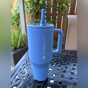 HydroJug Sky Blue 40oz Traveler w/built in straw & handle. Excellent Condition